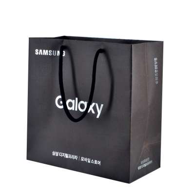 Luxury design black paper bag for clothes packing